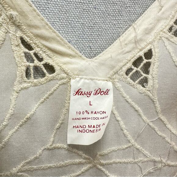 Lassy Doll white Rayon & crochet detail button up blouson midi dress size large - Picture 4 of 16